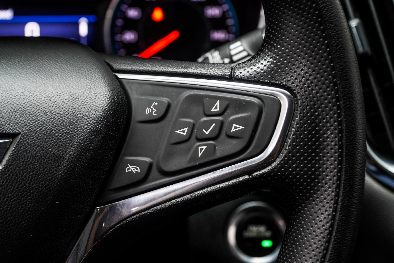 Used 2020 Chevrolet Equinox LT FWD image 27