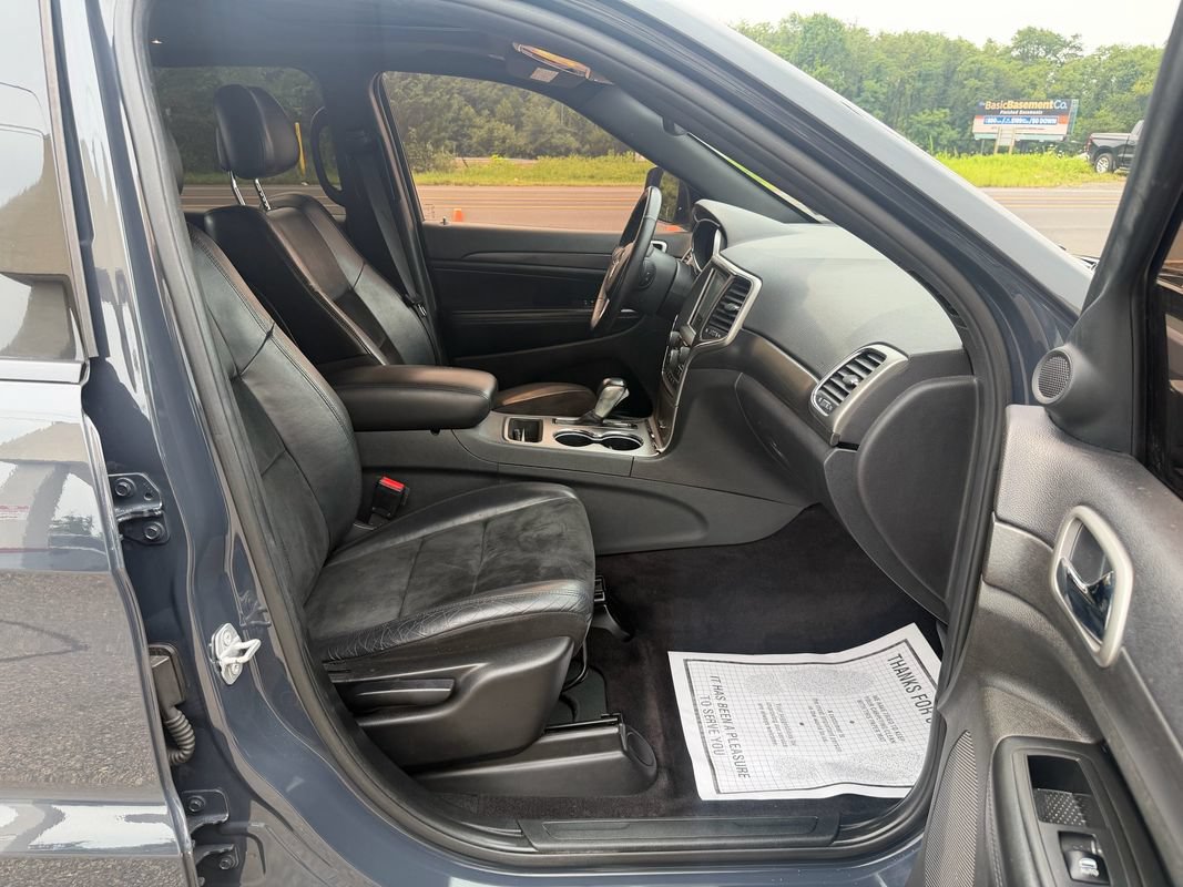 Used 2018 Jeep Grand Cherokee Altitude RWD image 28