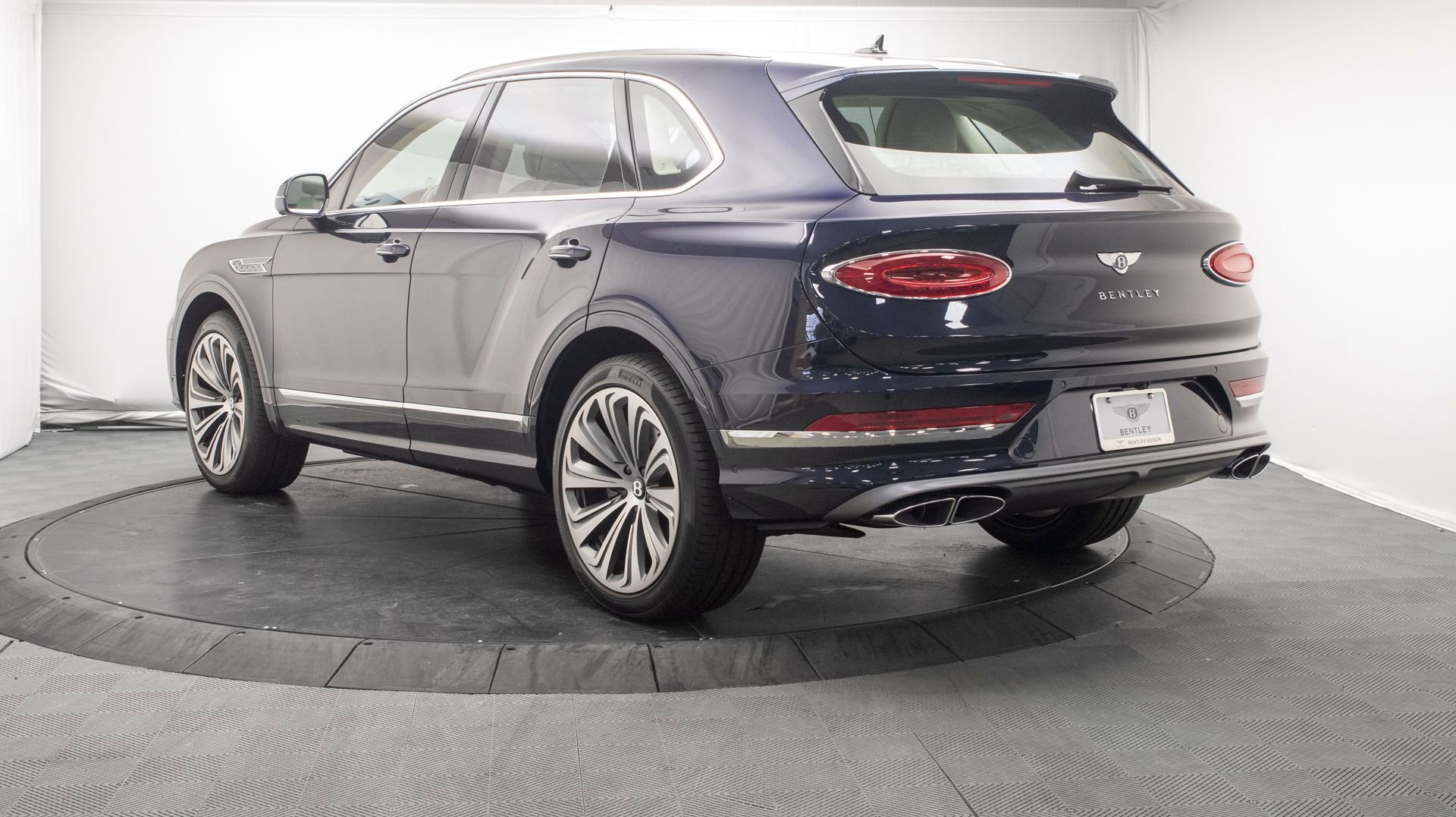 New 2025 Bentley Bentayga AWD/4WD image 5