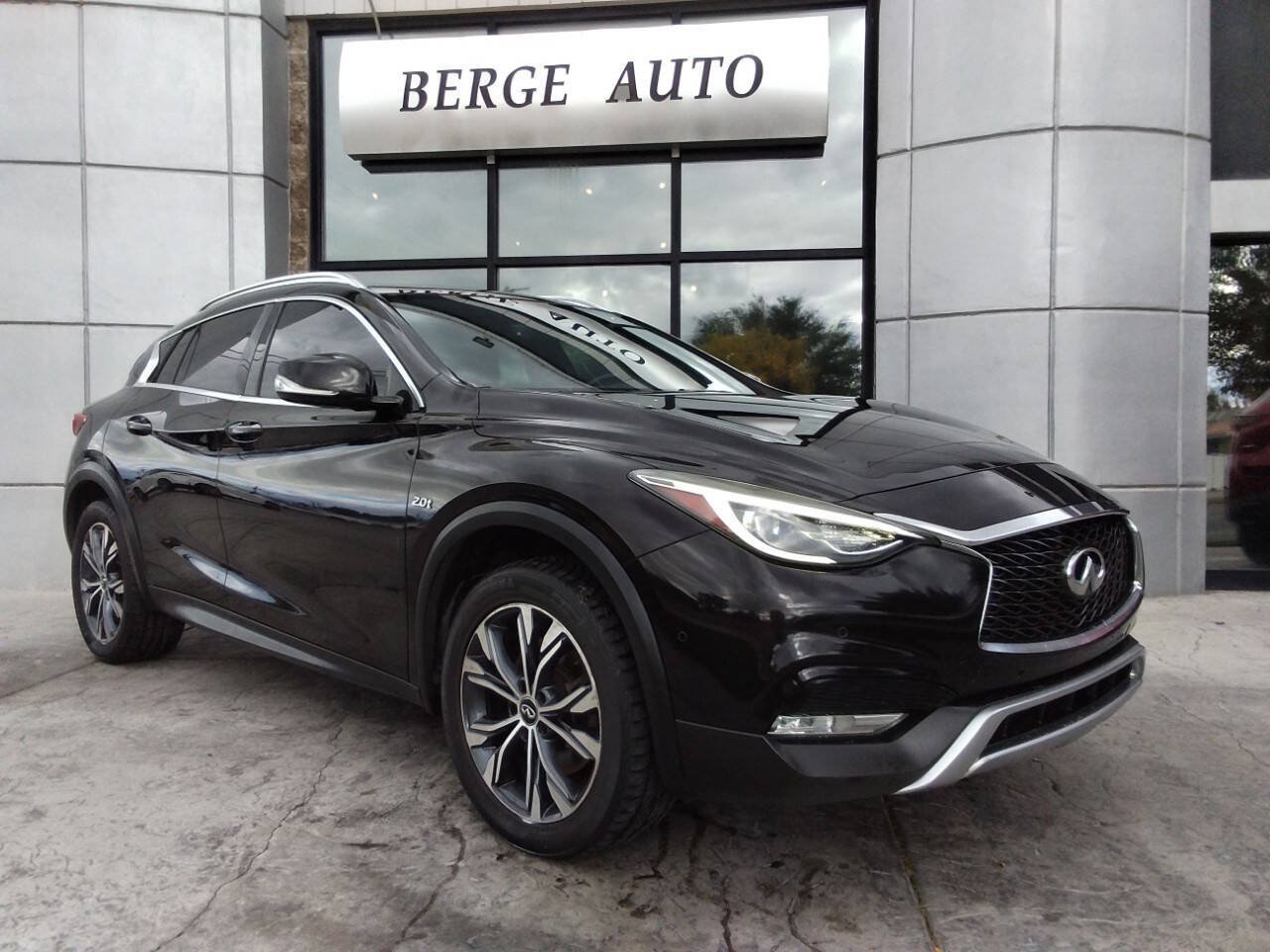 Used 2017 INFINITI QX30 Premium w/ Navigation Package