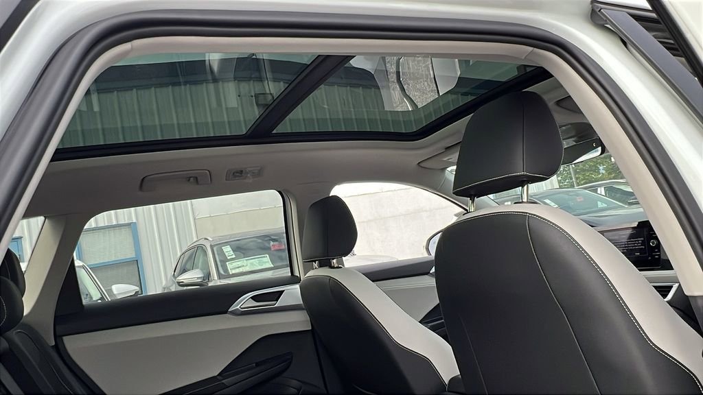 New 2025 Volkswagen Taos SE image 12