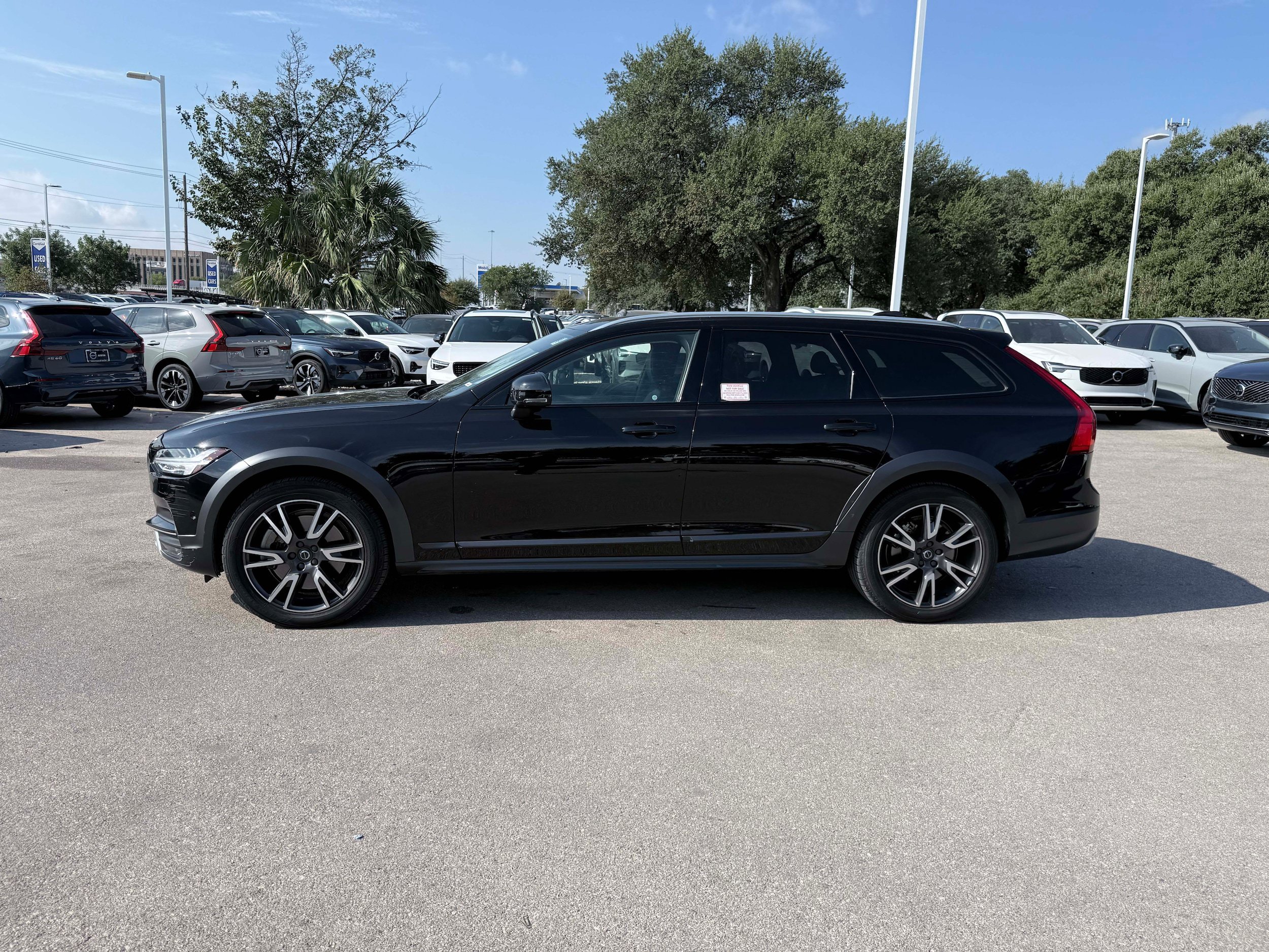 Used 2018 Volvo V90 T6 Cross Country w/ Convenience Package AWD/4WD image 3