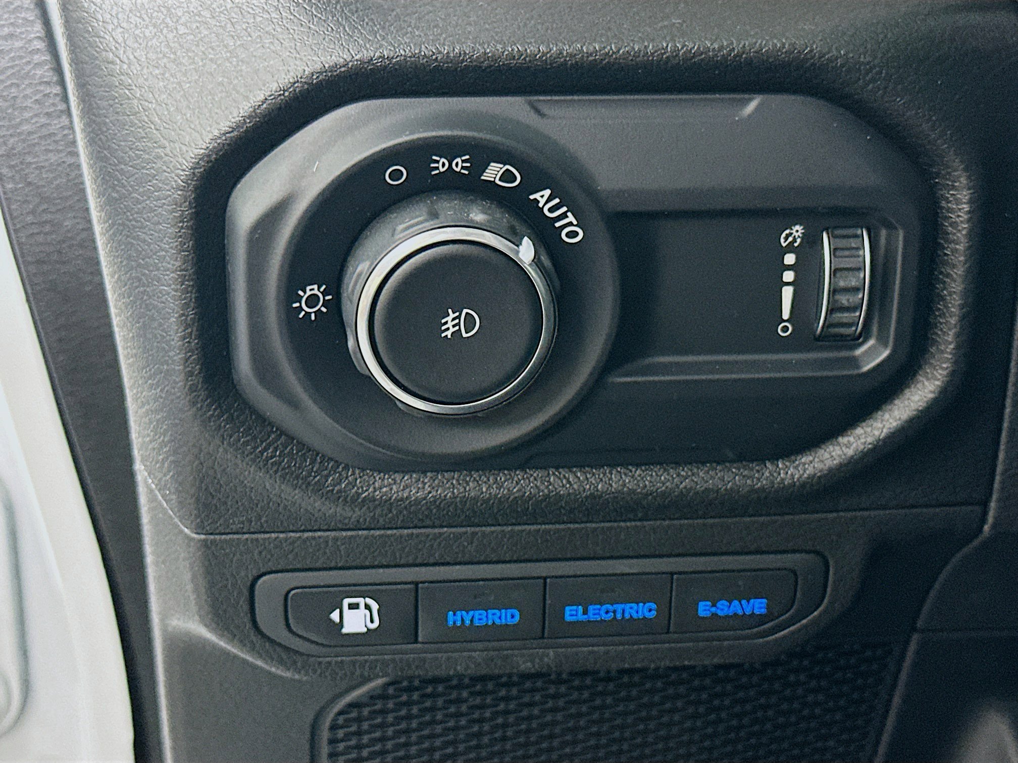 Used 2024 Jeep Wrangler Willys image 17