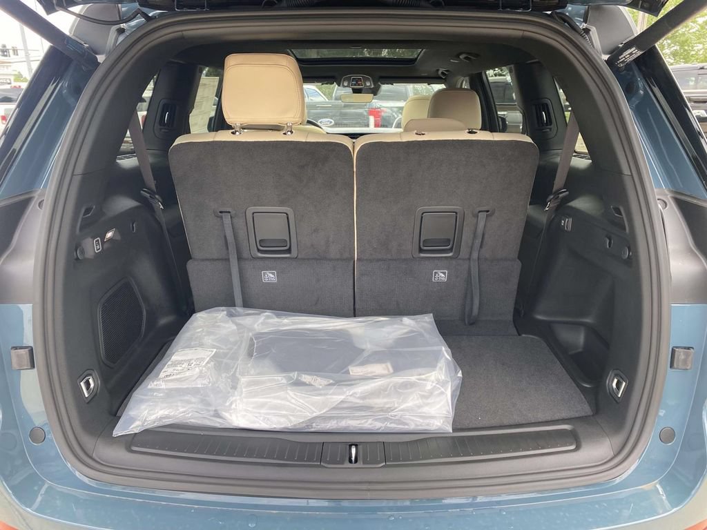 New 2026 Jeep Grand Cherokee L Limited w/ Limited Altitude Package RWD image 9