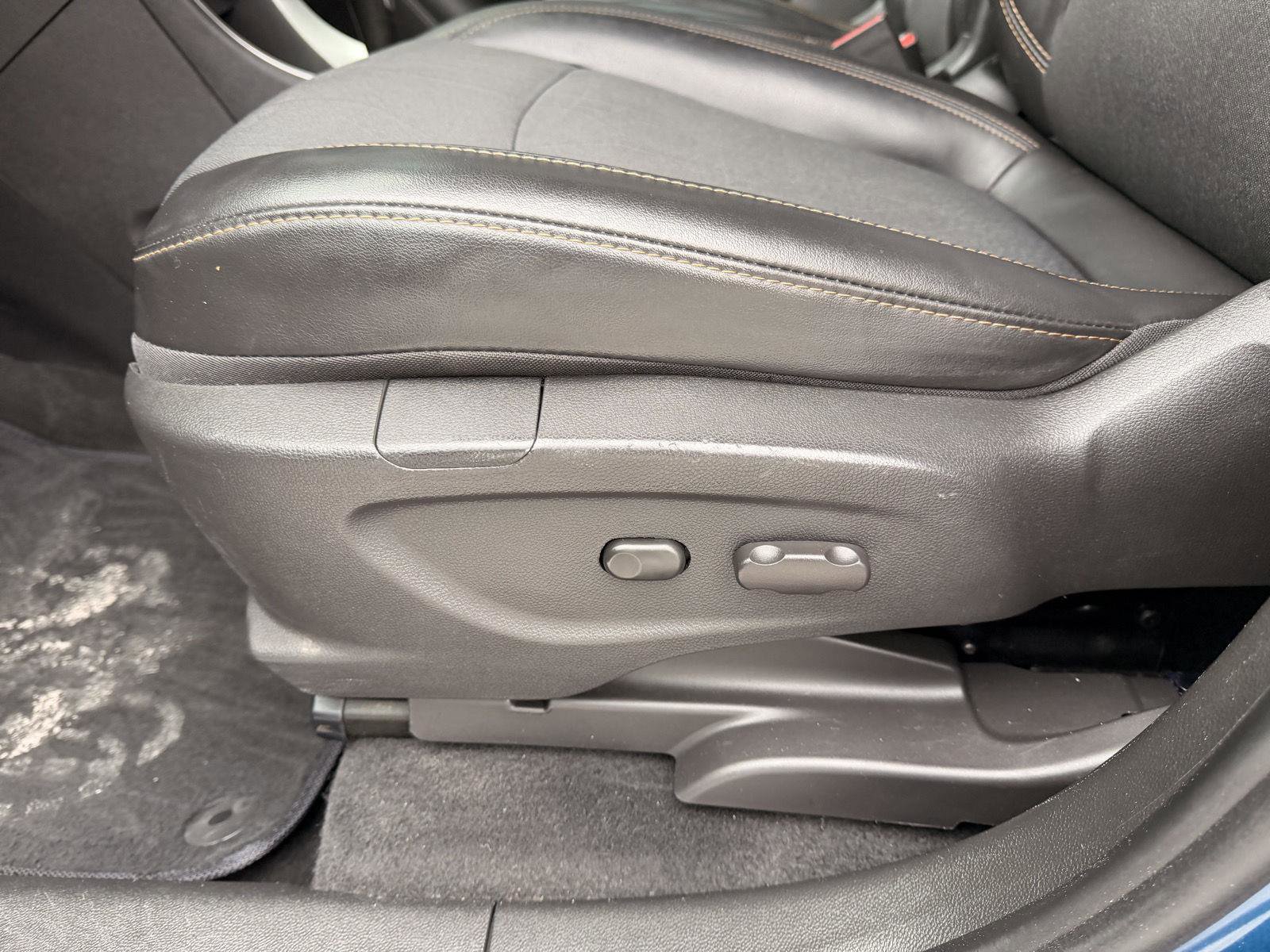 Used 2020 Chevrolet Trax LT w/ LT Convenience Package image 16