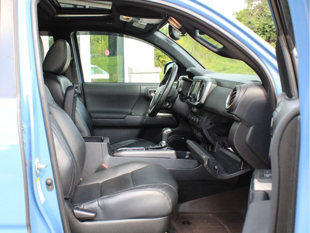 Used 2019 Toyota Tacoma TRD Sport AWD/4WD image 26