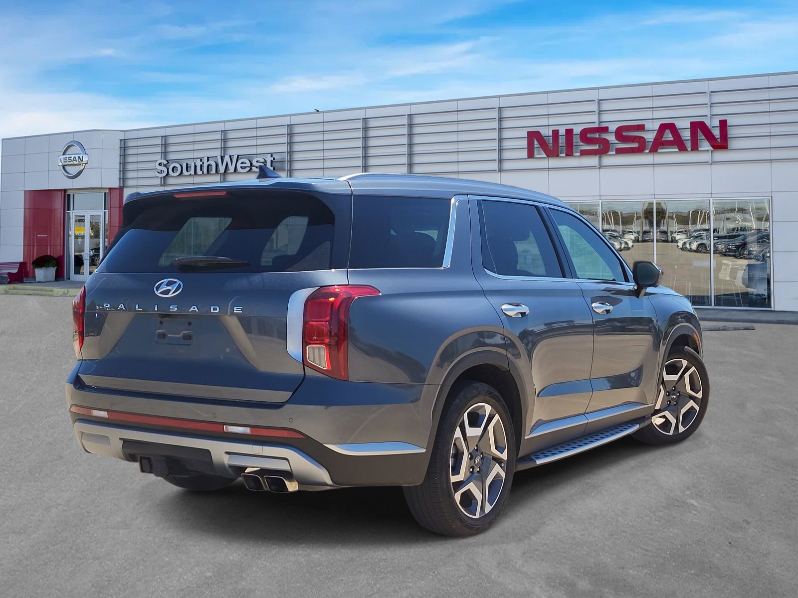 Used 2025 Hyundai Palisade SEL FWD image 5