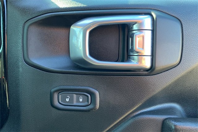 Certified 2022 Jeep Gladiator Willys image 36