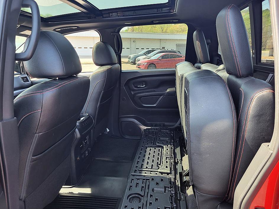 Used 2022 Nissan Titan PRO-4X w/ Pro-4x Convenience Package image 12