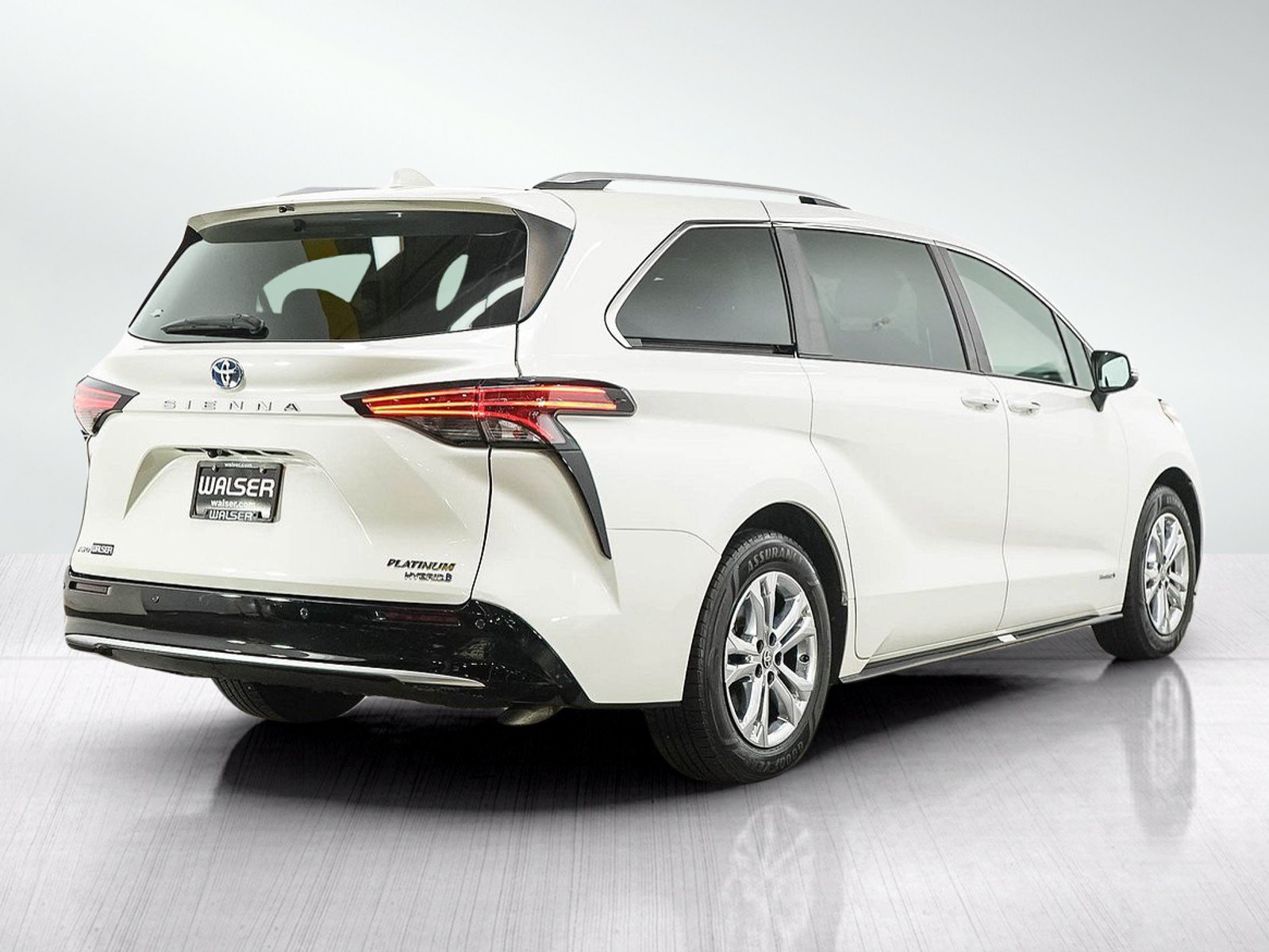 Used 2021 Toyota Sienna Platinum AWD/4WD image 5