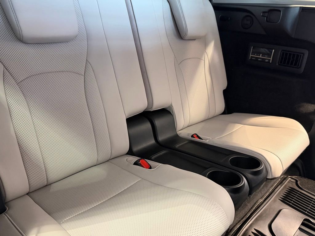 Used 2022 Lexus RX 350L Premium w/ Premium Package image 40