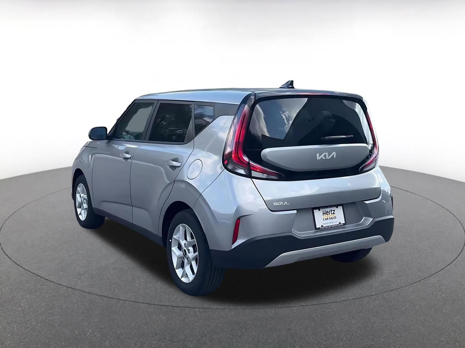 Used 2025 Kia Soul LX w/ LX Technology Package FWD image 12