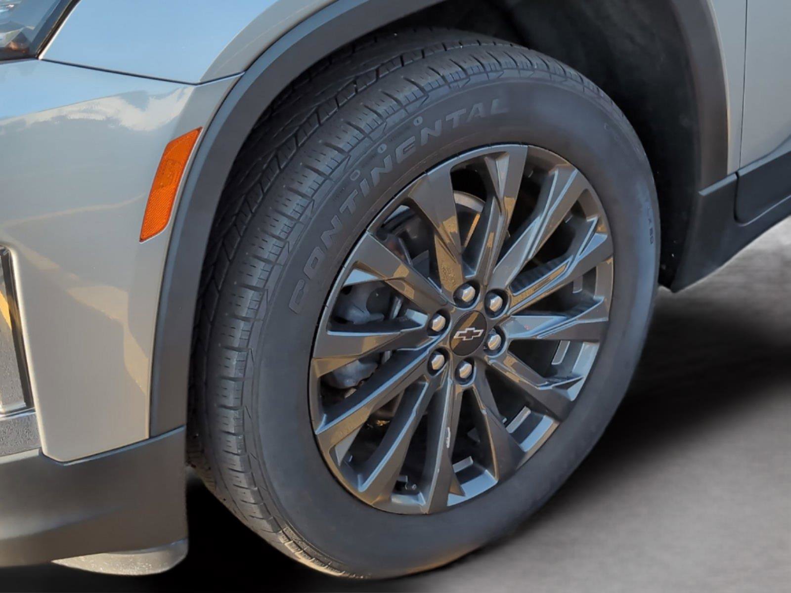 Used 2023 Chevrolet Traverse RS FWD image 35
