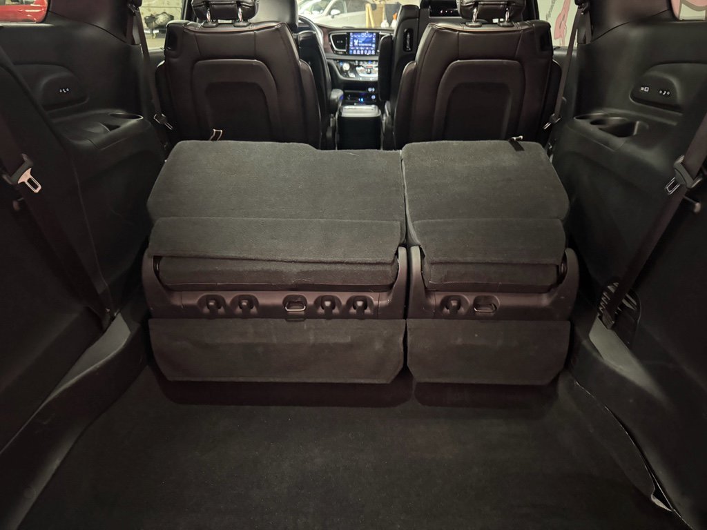 Used 2020 Chrysler Pacifica Limited image 27