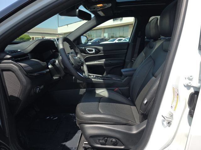 Used 2025 Jeep Compass Limited w/ Driver Assist Group I AWD/4WD image 15
