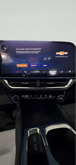 New 2026 Chevrolet Equinox EV LT AWD/4WD image 17