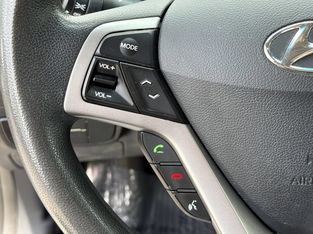 Used 2013 Hyundai Veloster FWD image 23