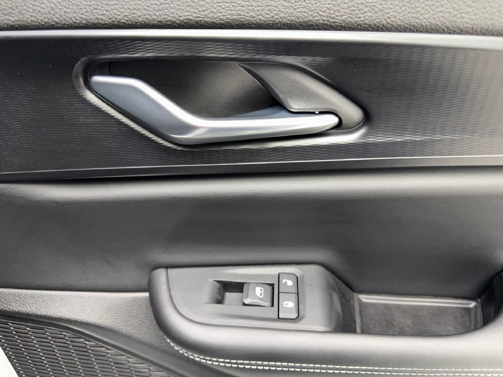 Used 2025 Jeep Grand Cherokee Altitude RWD image 44