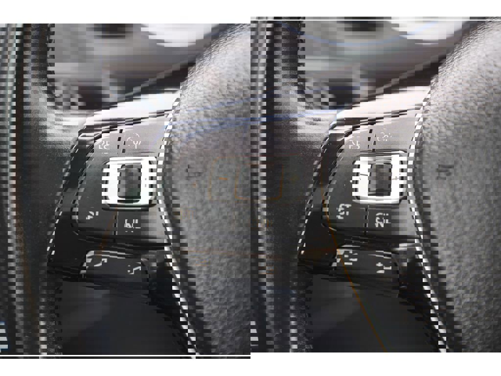 Used 2018 Volkswagen Tiguan SE w/ Panoramic Sunroof Package image 21