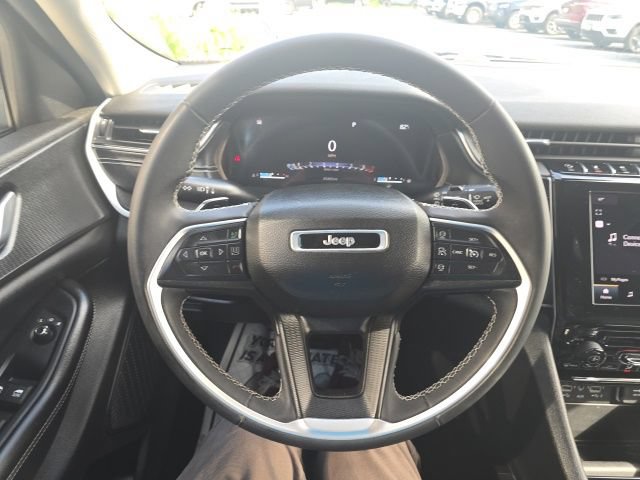 Used 2023 Jeep Grand Cherokee Laredo X AWD/4WD image 16