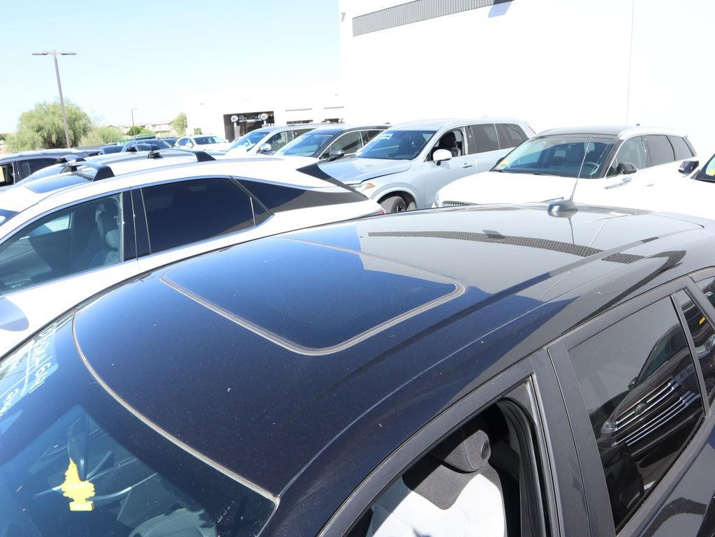 Used 2025 Chevrolet Trax RS w/ Sunroof Package FWD image 5