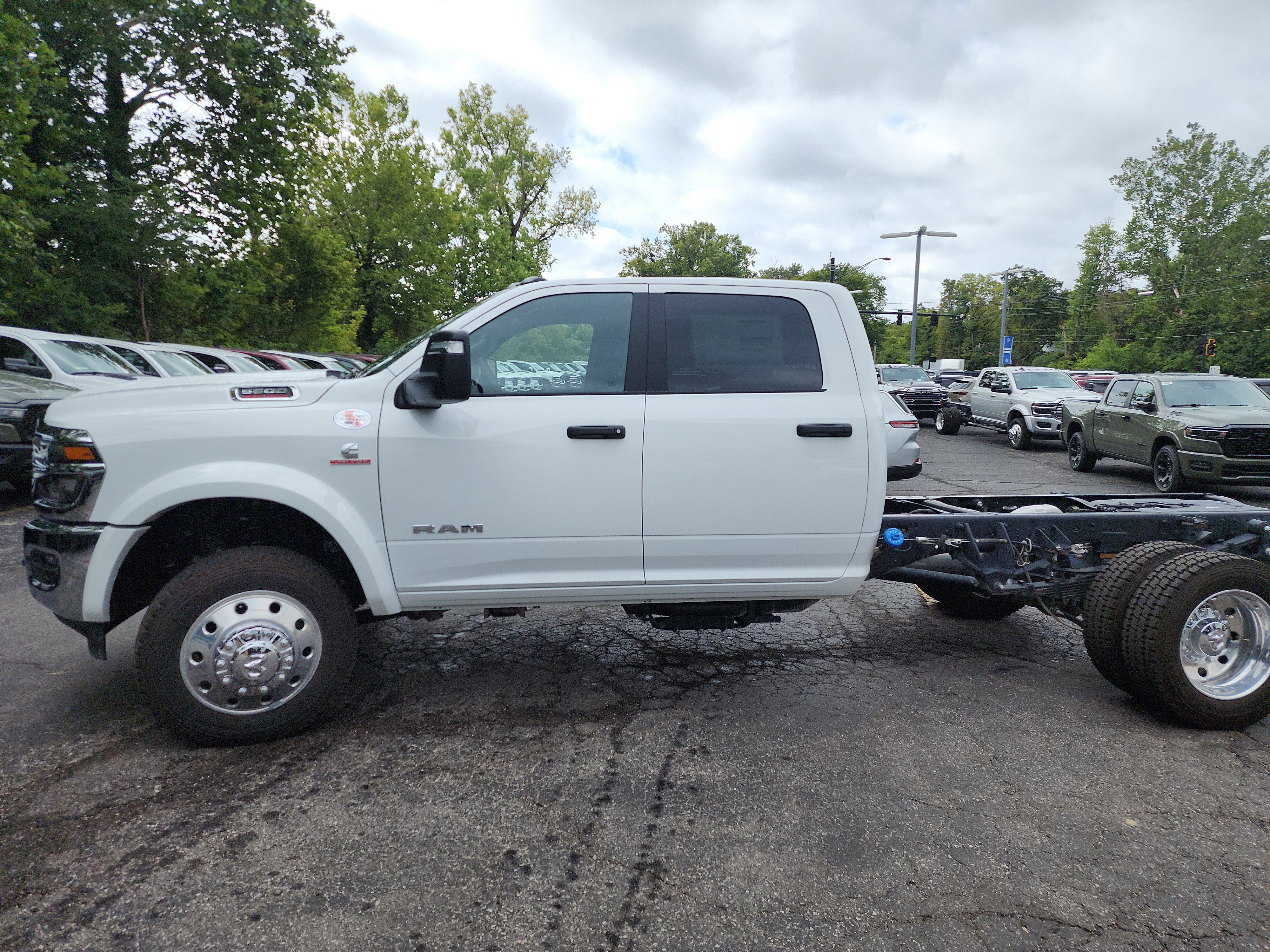 New 2026 RAM 5500 4x4 Crew Cab image 19