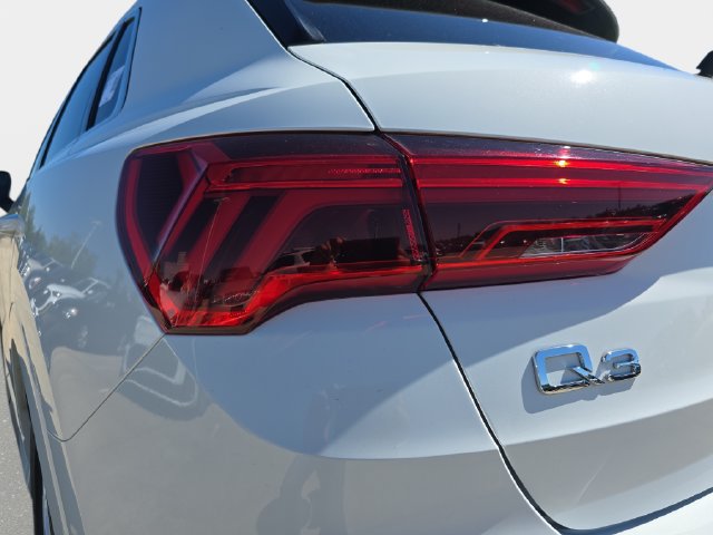 Used 2021 Audi Q3 2.0T Premium w/ Convenience Package AWD/4WD image 37