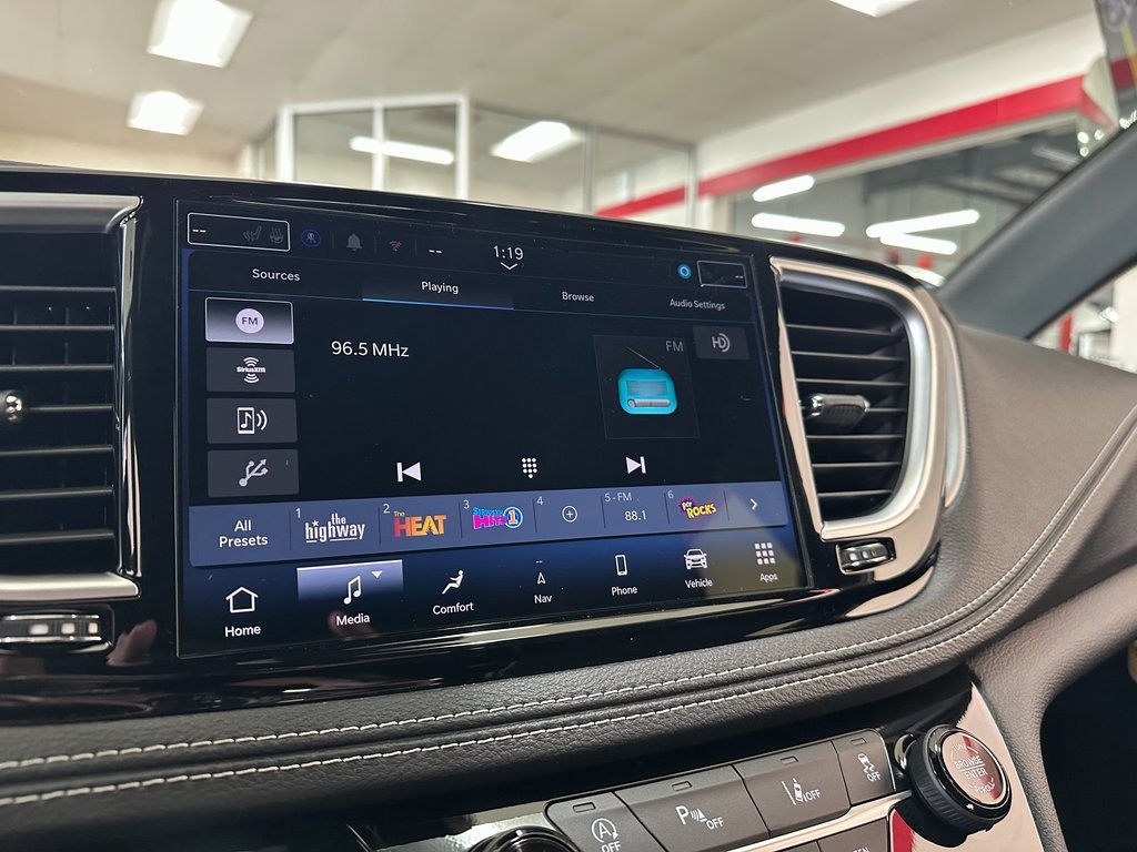 New 2026 Chrysler Pacifica Limited w/ S Appearance Package image 21