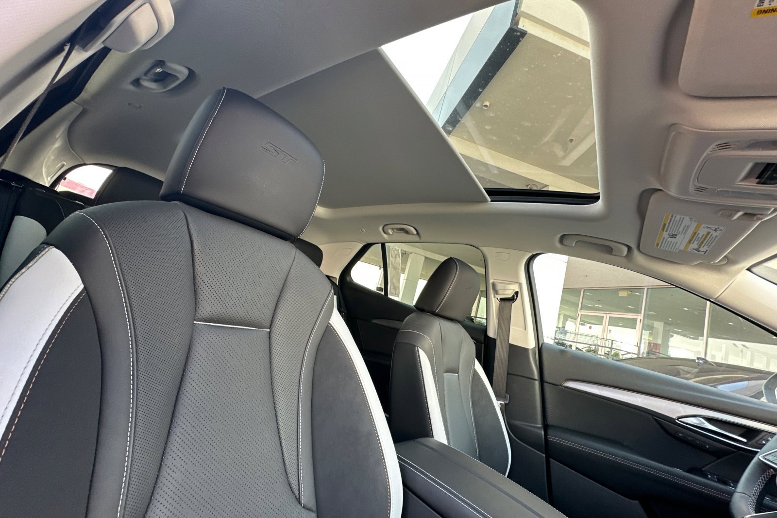 Used 2025 Buick Envision Sport Touring image 21