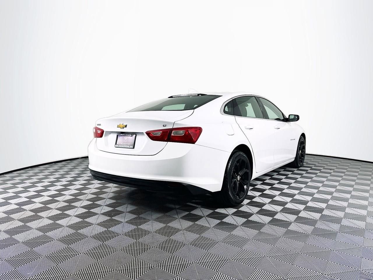Used 2023 Chevrolet Malibu LT image 9