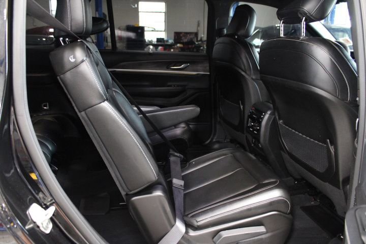 Used 2024 Jeep Grand Cherokee L Limited w/ Luxury Tech Group II AWD/4WD image 16