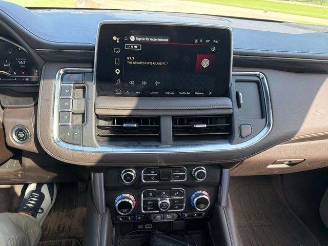 Used 2024 GMC Yukon XL SLT w/ SLT Luxury Package RWD image 10