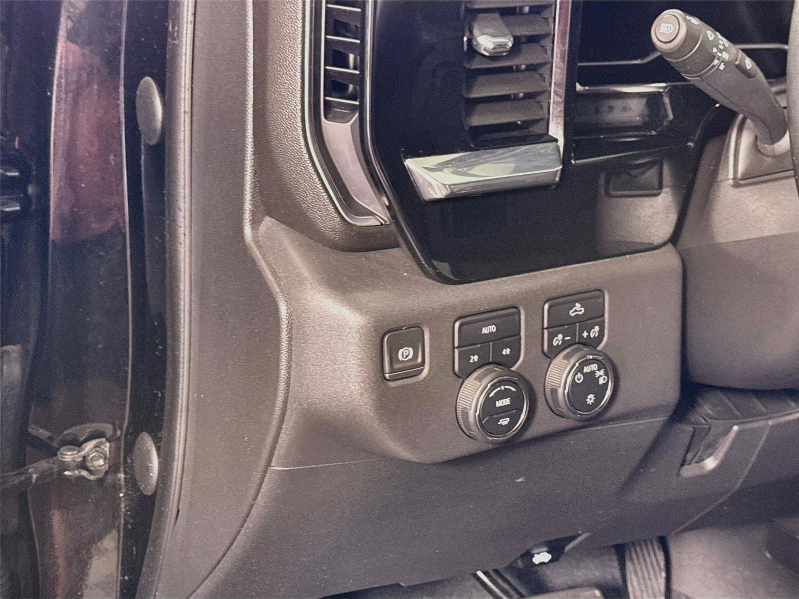 Used 2023 Chevrolet Silverado 1500 LT AWD/4WD image 4