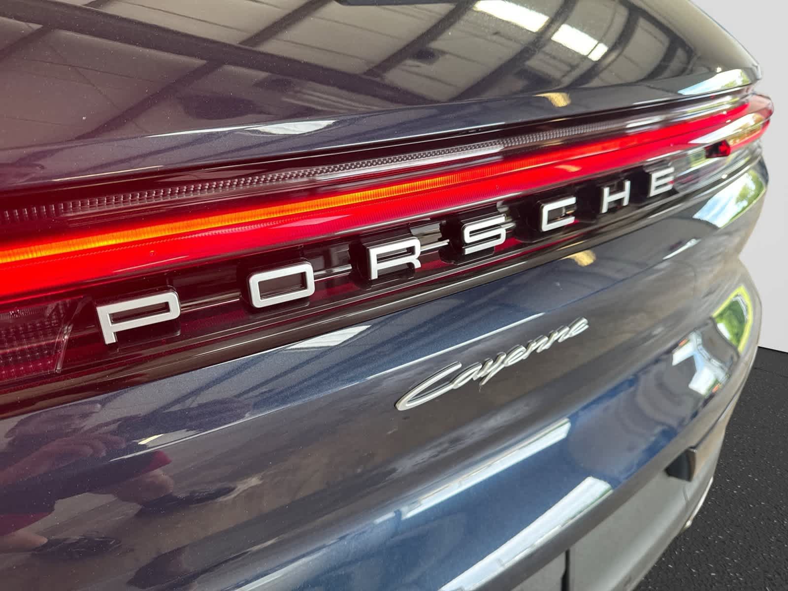 Used 2024 Porsche Cayenne AWD/4WD image 17