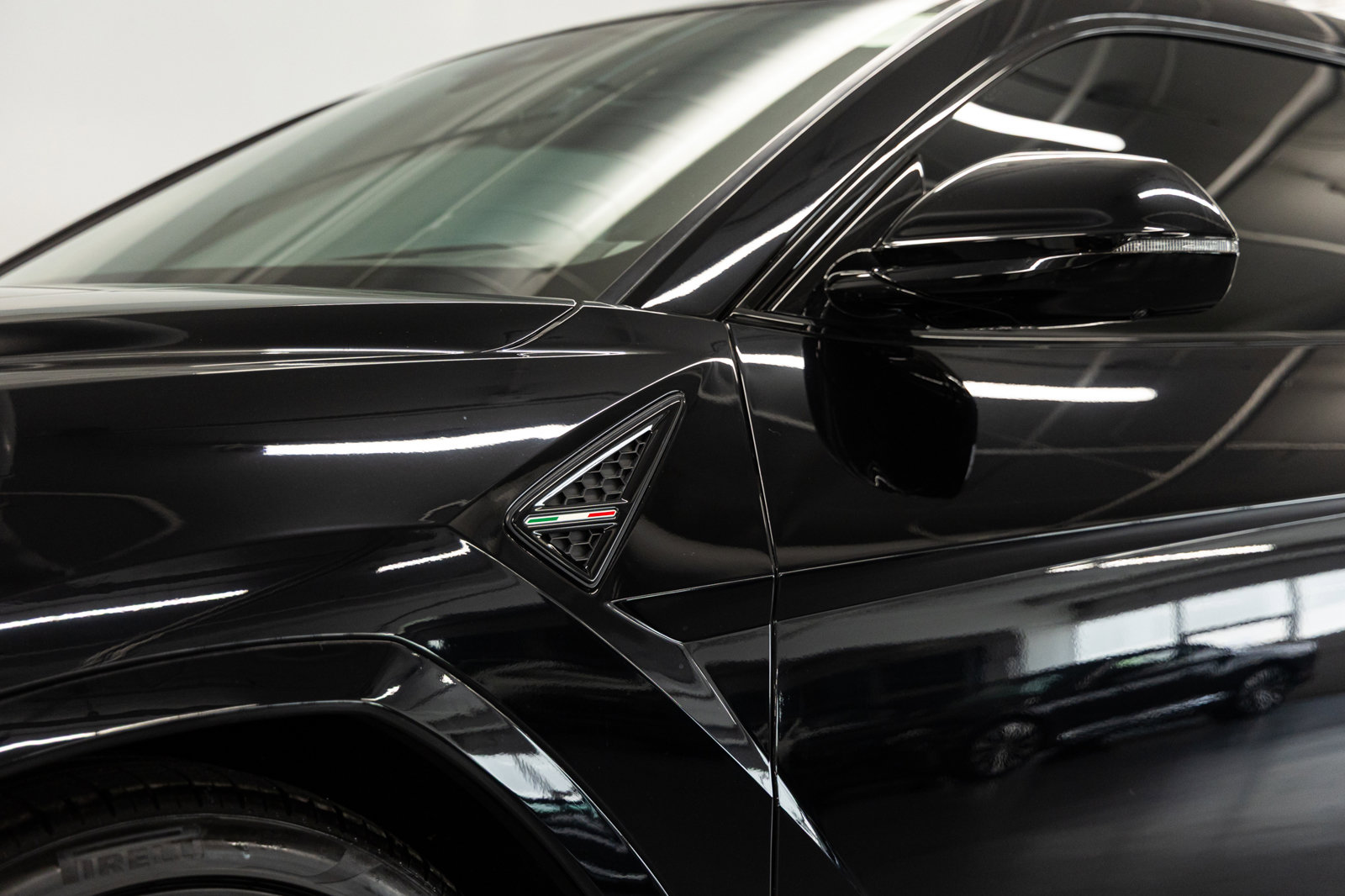 Used 2021 Lamborghini Urus AWD/4WD image 9