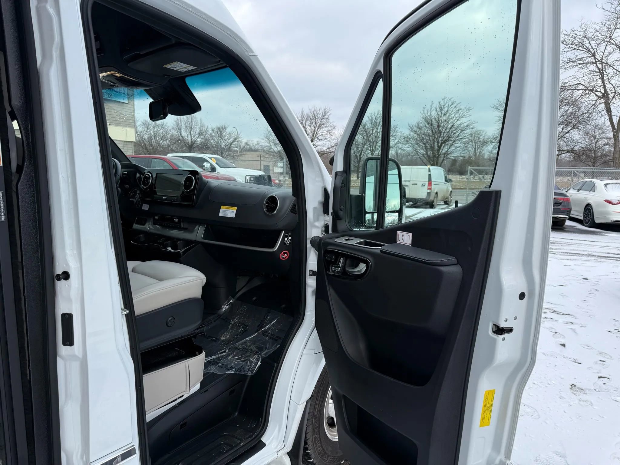 Used 2022 Mercedes-Benz Sprinter 3500 w/ Parking Package image 43