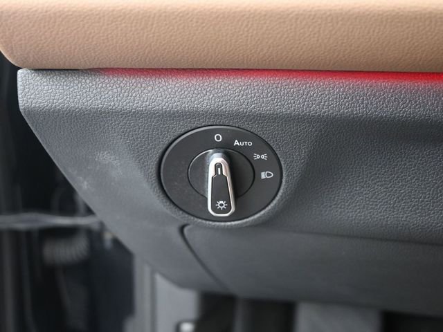 Used 2025 Volkswagen Jetta SEL FWD image 17
