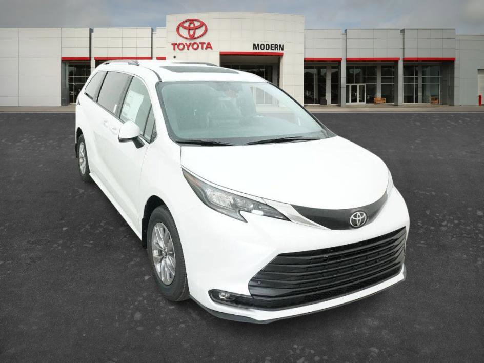New 2026 Toyota Sienna XLE FWD image 9