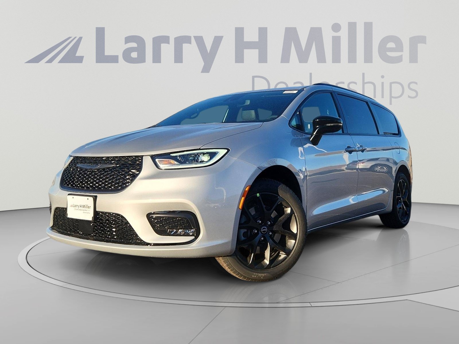 New 2026 Chrysler Pacifica Select w/ S Appearance Package AWD/4WD image 1