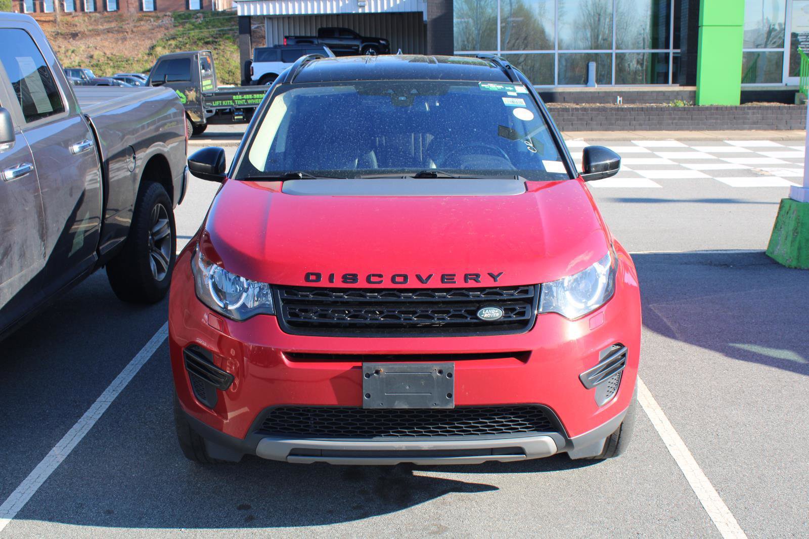 Used 2019 Land Rover Discovery Sport SE image 2