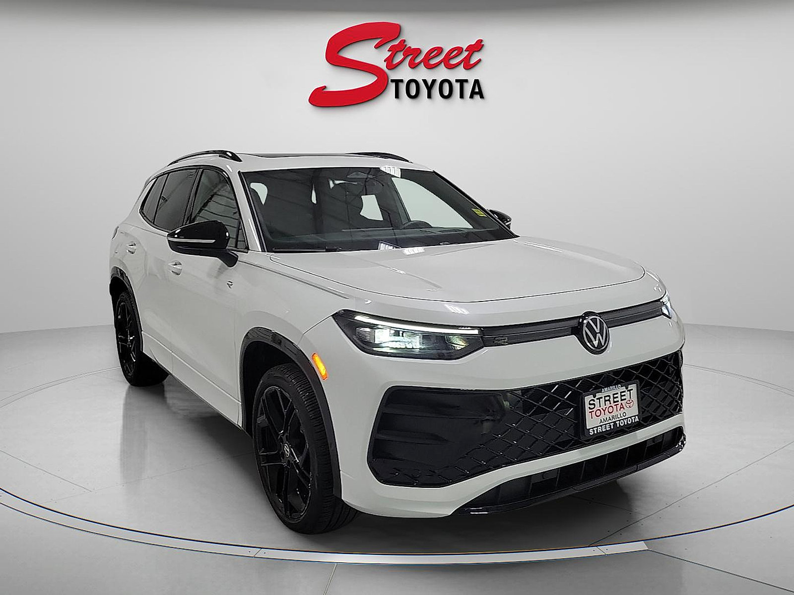 Used 2025 Volkswagen Tiguan SE R-Line AWD/4WD image 5