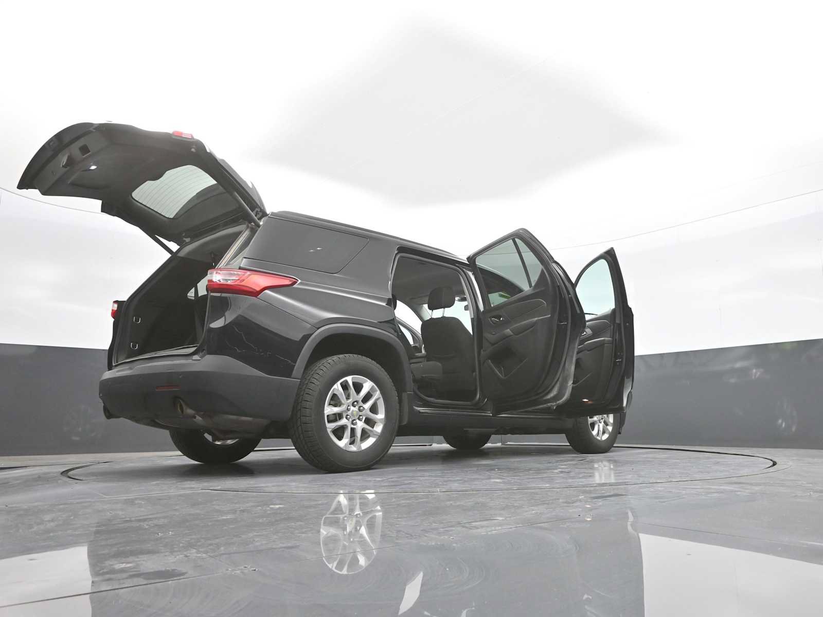 Used 2020 Chevrolet Traverse LT w/ LPO, Blackout Package AWD/4WD image 48