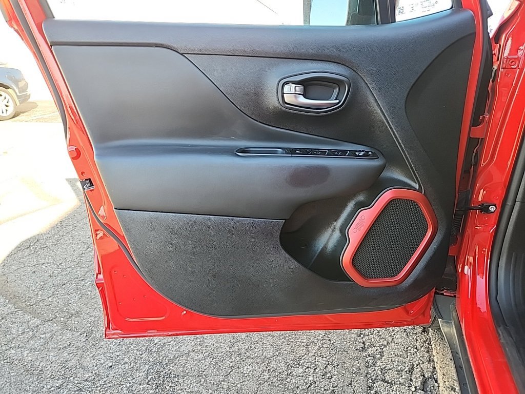 Used 2022 Jeep Renegade Trailhawk AWD/4WD image 26