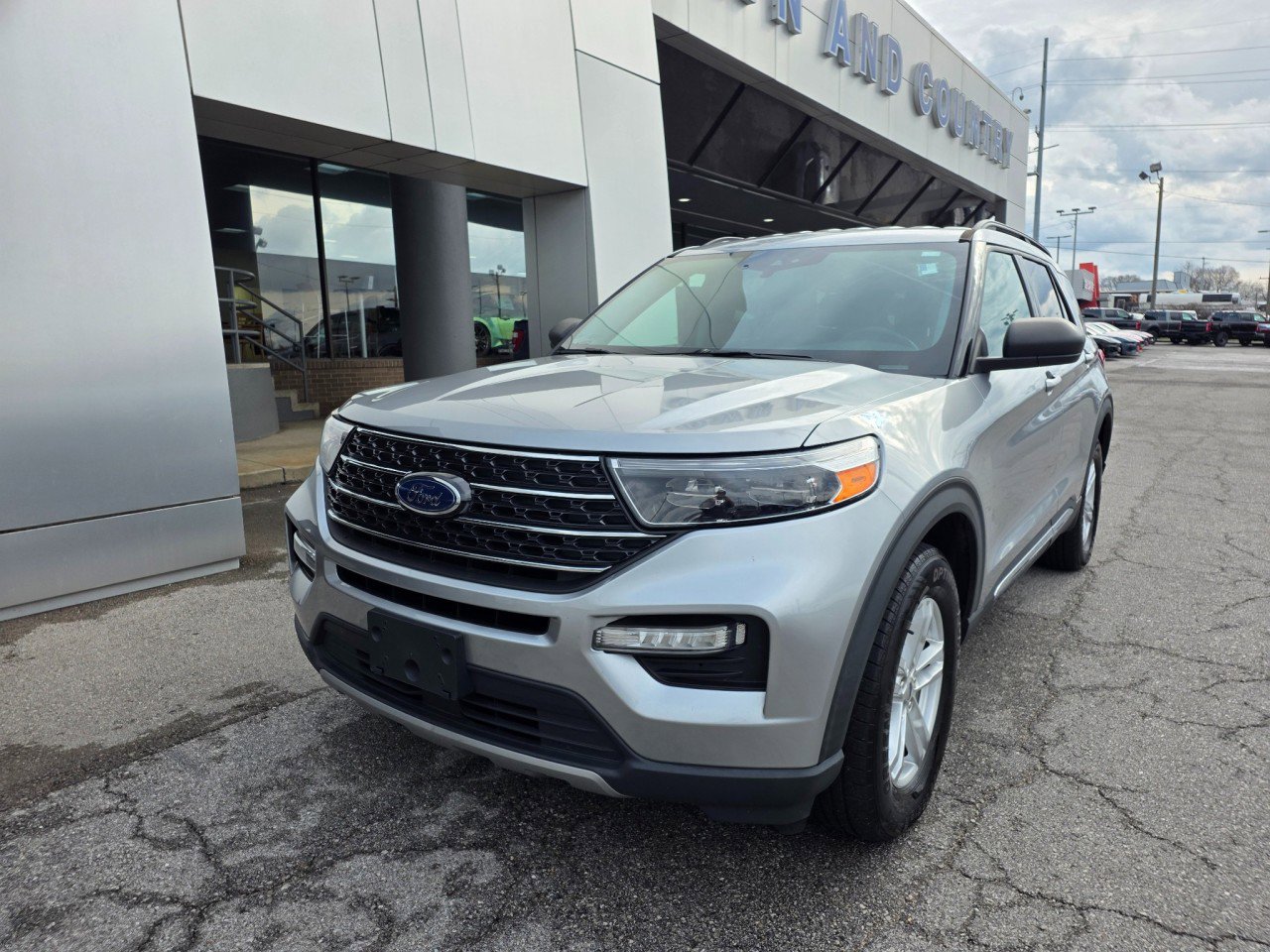 Used 2021 Ford Explorer XLT w/ Equipment Group 202A image 2