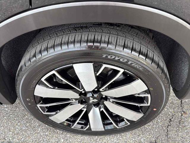 Used 2025 Mitsubishi Outlander SEL image 11