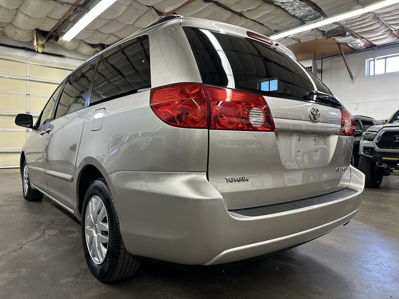 Used 2007 Toyota Sienna LE FWD image 35
