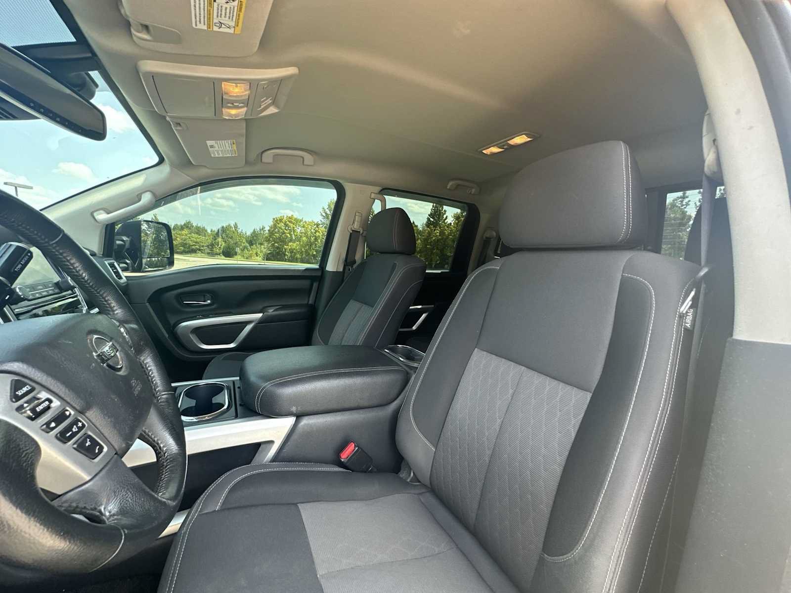 Used 2021 Nissan Titan SV w/ SV Convenience Package RWD image 10