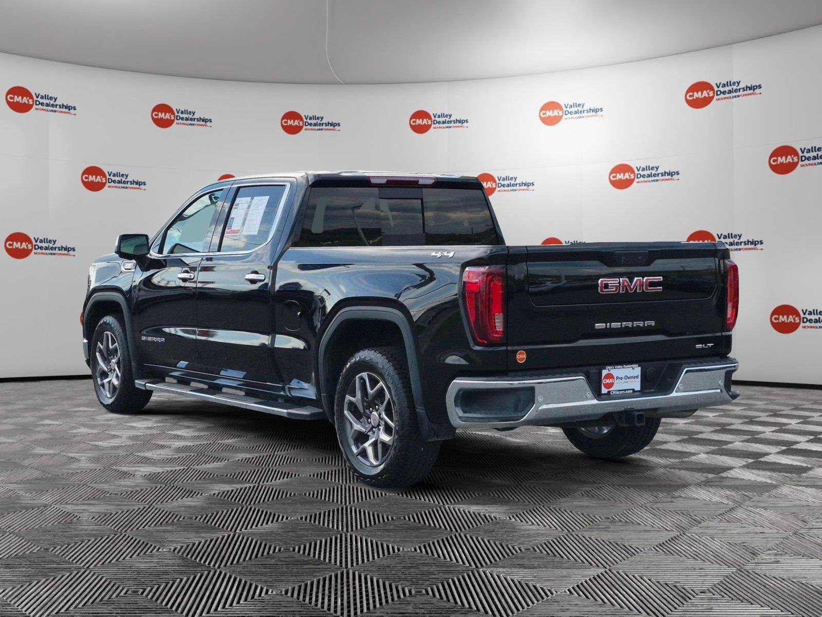 Used 2023 GMC Sierra 1500 SLT w/ SLT Premium Plus Package AWD/4WD image 3