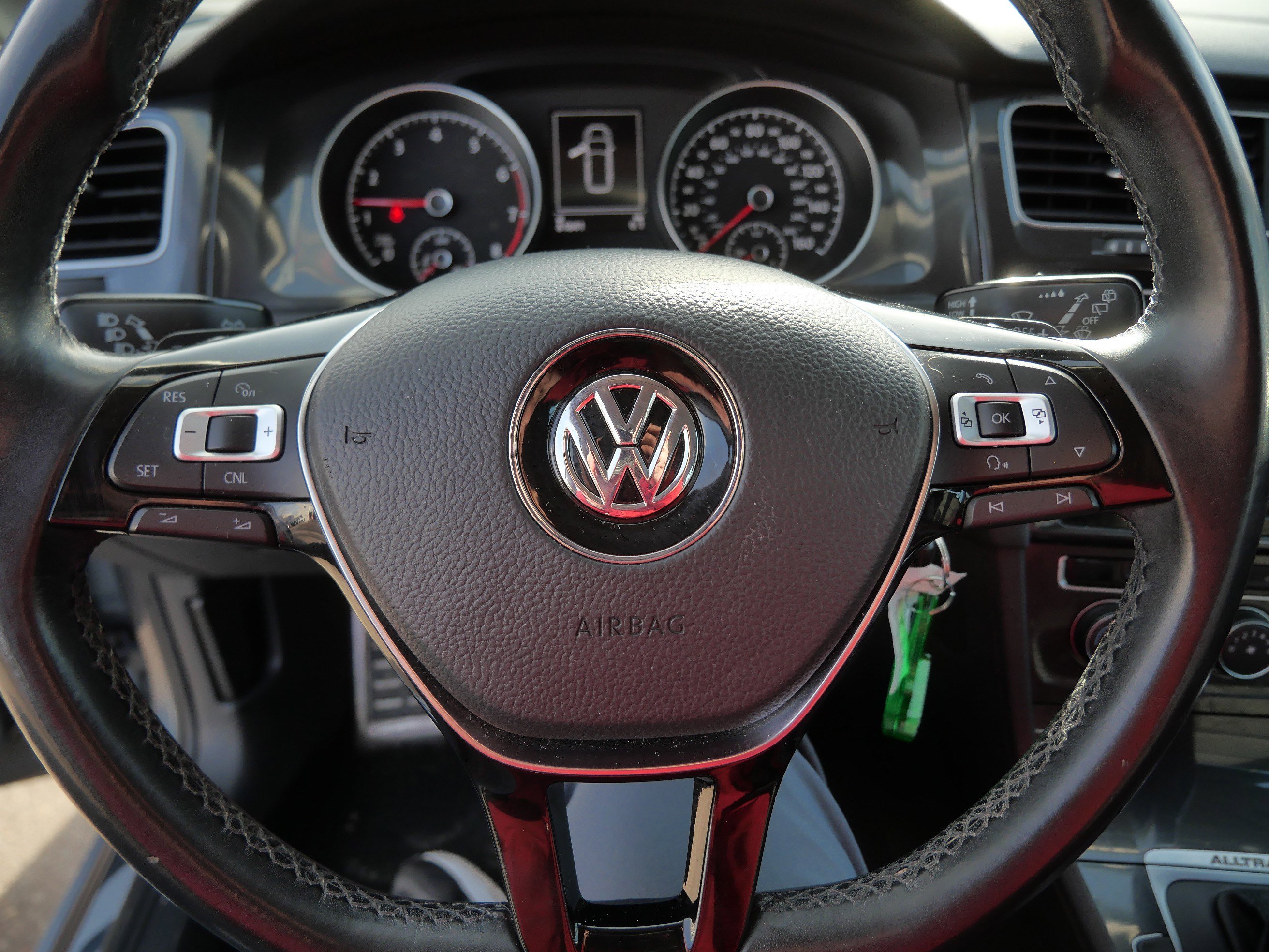 Used 2018 Volkswagen Golf Alltrack S image 25