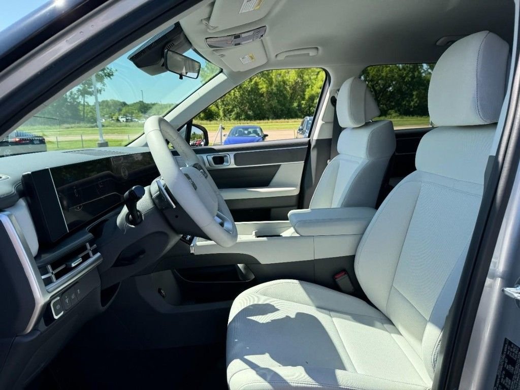 Certified 2025 Hyundai Santa Fe SE AWD/4WD image 13